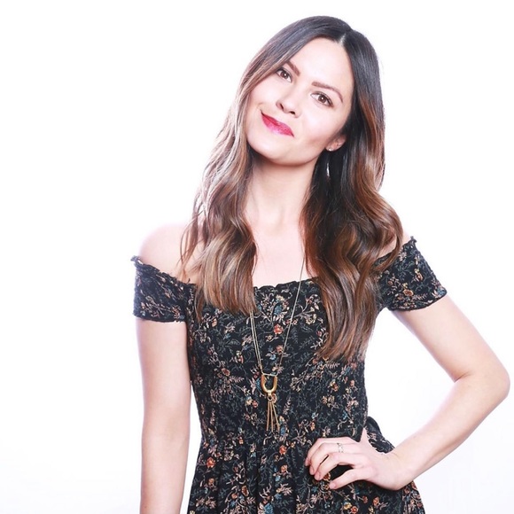 Meet your Posher, Janet - Picture 2 of 2